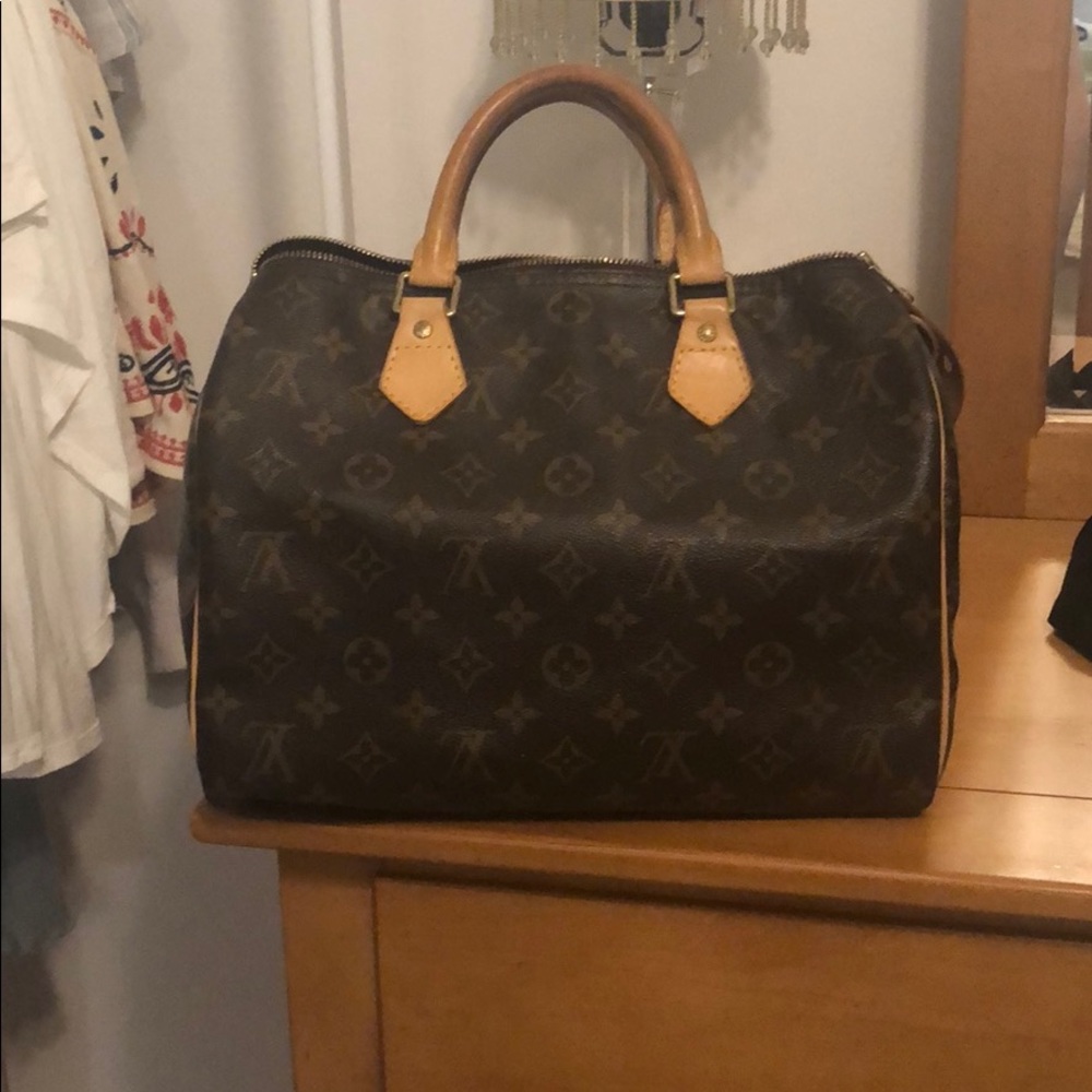 Louis Vuitton Speedy Monogram! Great condition!!